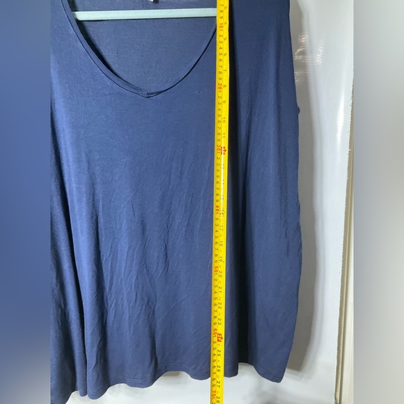 V-Neck Tee - Plus - Picture 5 of 8